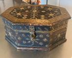 Prachtige bewerkte kist uit India, Huis en Inrichting, Woonaccessoires | Kisten, Ophalen of Verzenden, Zo goed als nieuw, Minder dan 50 cm