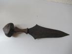 Antieke Afrikaanse dolk met bronzen countergewicht, Antiek en Kunst, Kunst | Niet-Westerse kunst, Ophalen of Verzenden