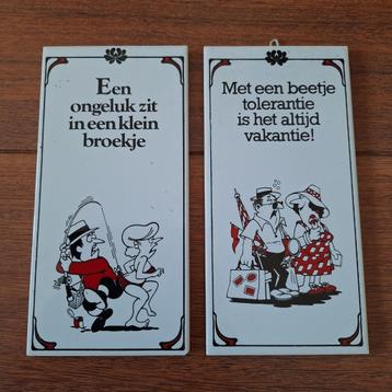 Tegels ca. 10x20cm 'Een ongeluk...' en ' Met een beetje...' beschikbaar voor biedingen