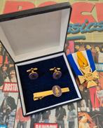 Lot militaria officierskruis jeneverkruis manchetknoop, Verzenden, Landmacht, Nederland, Embleem of Badge