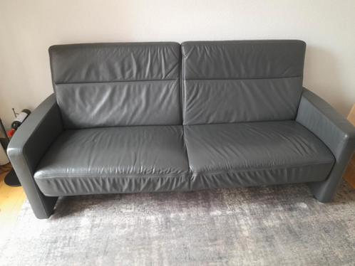 Leonis grijze  leren 3 zitsbank,, Huis en Inrichting, Banken | Bankstellen, Gebruikt, 75 tot 100 cm, Ophalen
