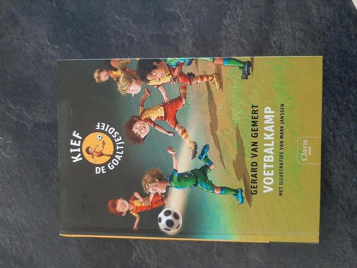 Gerard van Gemert - Voetbalkamp, Boeken, Kinderboeken | Jeugd | onder 10 jaar, Zo goed als nieuw, Fictie algemeen, Ophalen of Verzenden