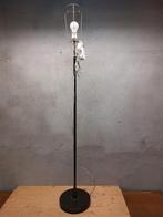 Vintage vloerlamp zwart metaal - jaren '60/'70, Gebruikt, 100 tot 150 cm, Ophalen of Verzenden, Onbekend