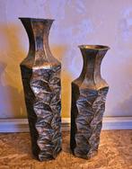 2 stuks metale ,Vazen zo goed als nieuw, Antiek brons, Overige kleuren, 50 tot 75 cm, Ophalen of Verzenden, Glas