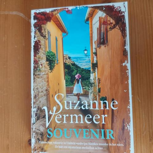 Suzanne Vermeer - Souvenir, Boeken, Thrillers, Zo goed als nieuw, Nederland, Ophalen