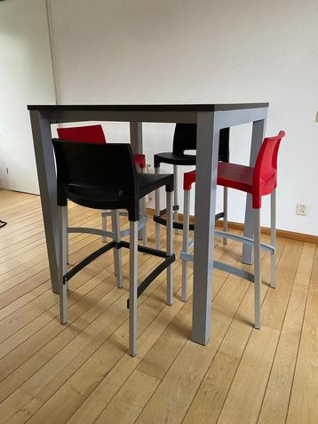 Bartafel met krukken/bartaffel/krukken DE LAATSTE beschikbaar voor biedingen