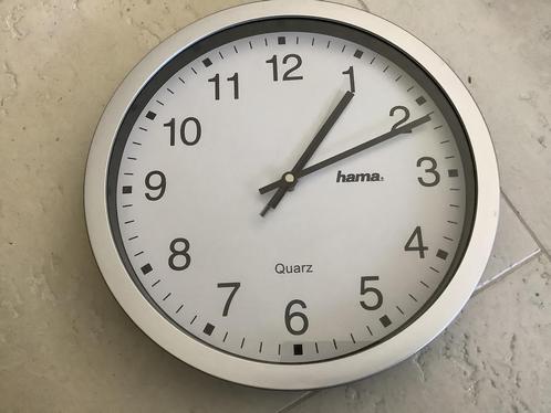 Ronde klok Hama wandklok quartz 30 cm muur, Huis en Inrichting, Woonaccessoires | Klokken, Zo goed als nieuw, Ophalen of Verzenden