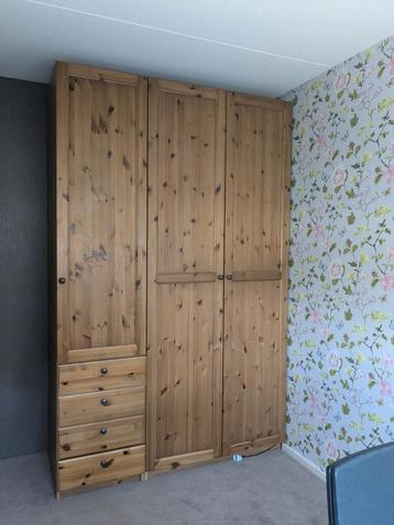 Large kleding kast in good condition beschikbaar voor biedingen