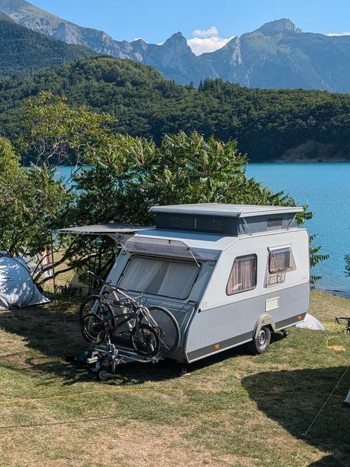 Kip Kompakt 37 (met trein zit), Caravans en Kamperen, Caravans, Particulier, tot en met 3, 750 - 1000 kg, Treinzit, Kip, Vast bed
