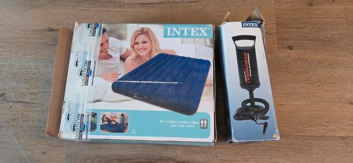 Intex Luchtbed Duo + Pomp - Zo goed als nieuw!, Caravans en Kamperen, Luchtbedden, Zo goed als nieuw, 2-persoons, Ophalen of Verzenden