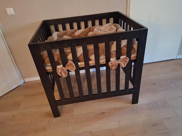 Zwarte box met handgemaakte set, Kinderen en Baby's, Boxen, Gebruikt, Boxkleed, Ophalen of Verzenden