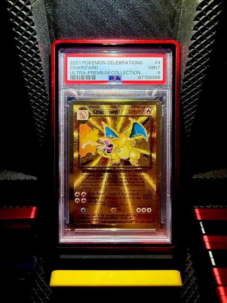 Charizard Celebrations Ultra Premium Collection (PSA 9), Hobby en Vrije tijd, Verzamelkaartspellen | Pokémon, Zo goed als nieuw