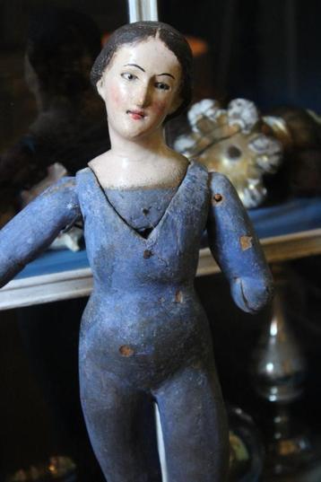 Antieke 18e eeuwse franse madonna Santos pop blauw sokkel beschikbaar voor biedingen