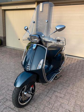 Vespa Sprint SNOR als nieuw slechts 3800 km!! Custom alarm  beschikbaar voor biedingen