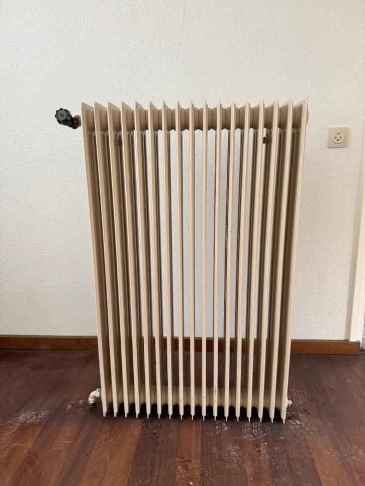 Retro design radiator – 110 x 70 x 17 cm – goede staat, Doe-het-zelf en Verbouw, Verwarming en Radiatoren, Gebruikt, Radiator