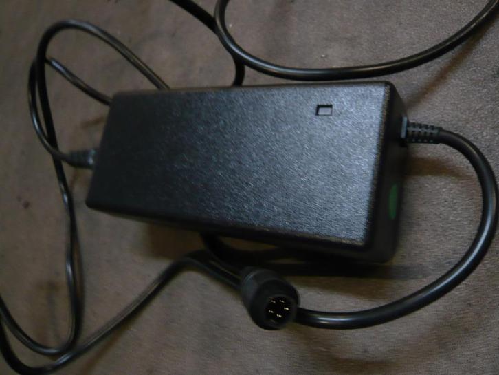 fietsacculader 36volt sparta/batavus emotion  c5 etc, Fietsen en Brommers, Fietsonderdelen, Zo goed als nieuw, Algemeen, Overige typen