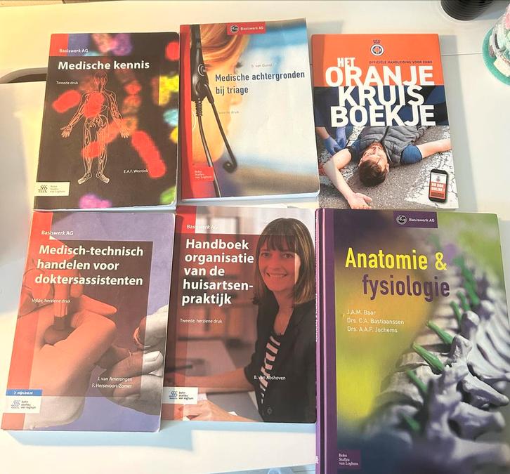 Studie boeken Doktersassistente MBO Niveau 4, Boeken, Studieboeken en Cursussen, Zo goed als nieuw, MBO, Beta, Verzenden