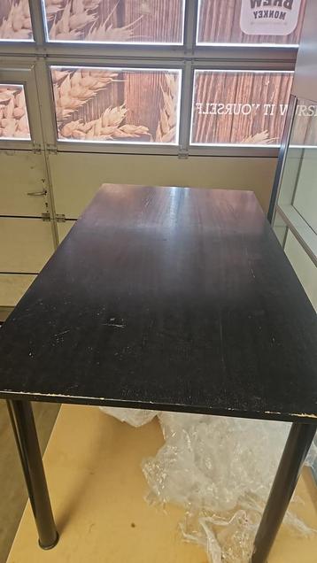 Strakke zwarte tafel – 150 x 80 cm beschikbaar voor biedingen