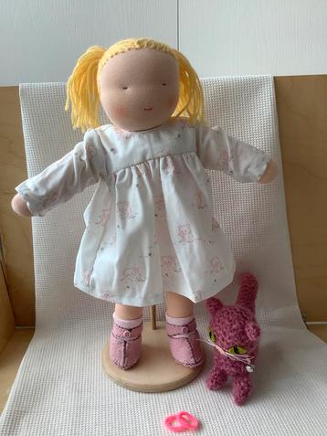 Zonnekinpop beschikbaar voor biedingen