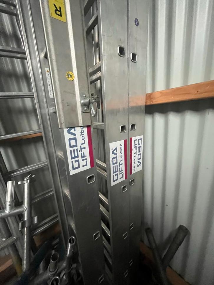 Geda Accu Lift Compleet 10 Meter - Zo Goed Als Nieuw!, Doe-het-zelf en Verbouw, Ladders en Trappen, Zo goed als nieuw, Ladder