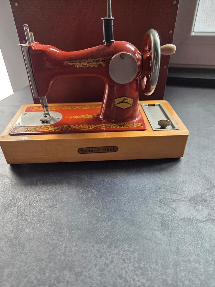 Vintage Retro industriële  USSR mini naaimachine, Antiek en Kunst, Antiek | Naaimachines, Ophalen of Verzenden