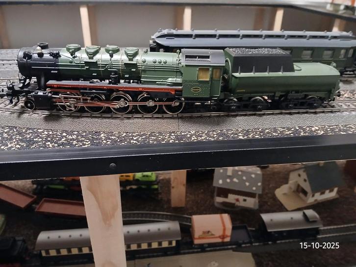 Märklin 3316 en 4 rijtuigen merk onbekend., Hobby en Vrije tijd, Modeltreinen | H0, Gebruikt, Locomotief, Wisselstroom, Märklin
