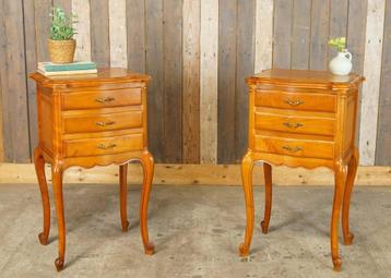 Set oude brocante nachtkastjes uit Frankijk Louis XV stijl  beschikbaar voor biedingen