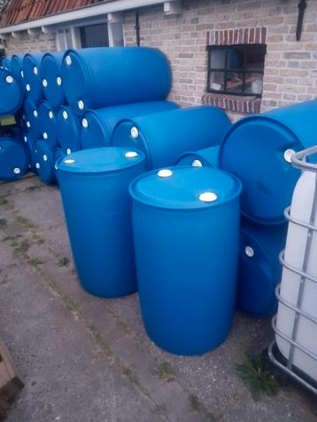 200 liter plastic tonnen vaten drijver regenton opslagvat  beschikbaar voor biedingen