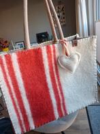 Vintage wollen dekentas - wit met roze/rood (normaal form), Ophalen of Verzenden, Gebruikt, Rood, Handtas