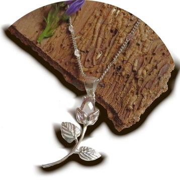 Rozenknop hanger beschikbaar voor biedingen
