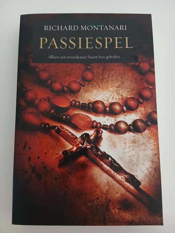R. Montanari - Passiespel, Boeken, Thrillers, Zo goed als nieuw, Amerika, Ophalen of Verzenden