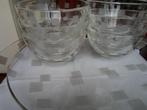 2 Schalen en 6 kommen van glas met vierkantjesmotief., Nieuw, Kom(men), Glas, Ophalen