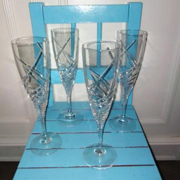 Kristallen champagne glazen swirl set van 4 stuks beschikbaar voor biedingen