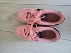 Nike valentine edetion ! ️, Ophalen of Verzenden, Zo goed als nieuw, Roze, Sneakers of Gympen
