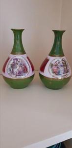 2 antieke vaasjes,16 cm hoog, met bijenkorfmerk., Ophalen of Verzenden