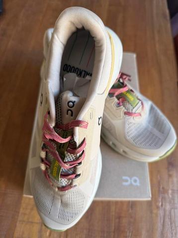 Sneakers ON maat 42 beschikbaar voor biedingen
