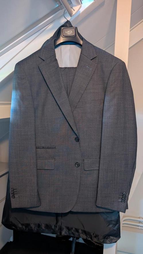 Herenkostuum Maat 26 - Zo Goed Als Nieuw!, Kleding | Heren, Kostuums en Colberts, Zo goed als nieuw, Overige maten, Grijs, Ophalen of Verzenden