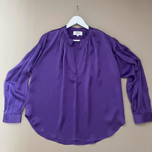 Xirena 100% zijde blouse mt S in lila, Kleding | Dames, Blouses en Tunieken, Zo goed als nieuw, Paars, Verzenden