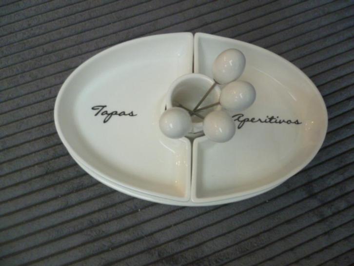 Riviera Maison aardewerk tapas set met cocktail prikkers, Huis en Inrichting, Keuken | Servies, Zo goed als nieuw, Schaal of Schalen