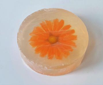 zeep met bloem, ook leuk als cadeau, €4,50 incl verzenden beschikbaar voor biedingen