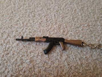 Stalen sleutelhanger AK-47 Avtomat Kalashnikova beschikbaar voor biedingen