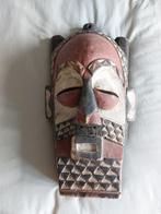Biomba masker uit Kongo (DRC), Ophalen