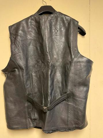 Leren Gilet met Zakjes en Riempje beschikbaar voor biedingen