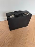 Vintage Leren Pilotenkoffer met Wieltjes, Sieraden, Tassen en Uiterlijk, Koffers, Gebruikt, Slot, Ophalen of Verzenden, Minder dan 35 cm