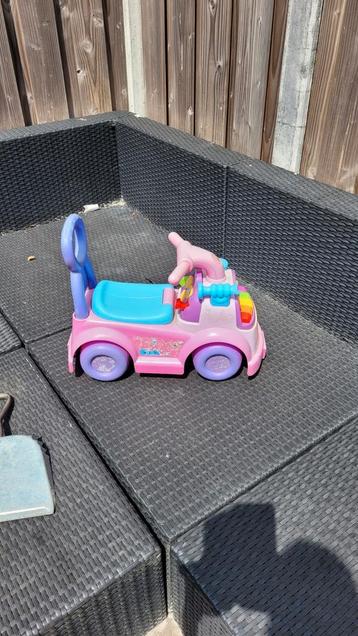 Gratis roze loopauto beschikbaar voor biedingen
