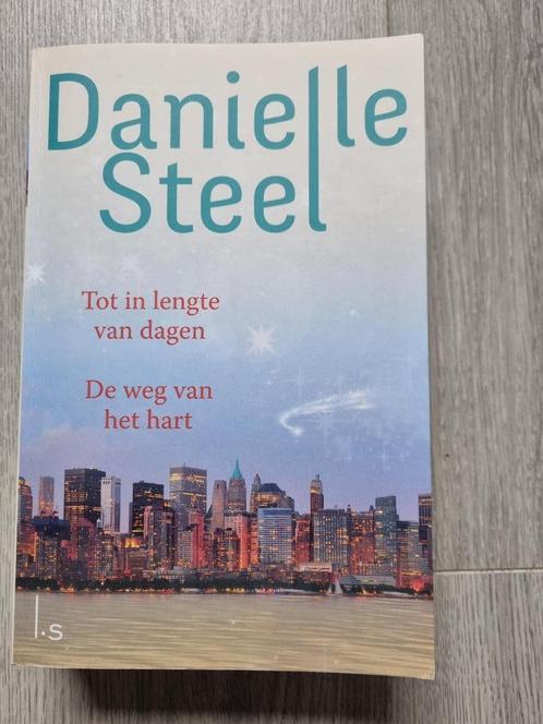 Danielle Steel Omnibus - De weg van het hart + Tot in lengte, Boeken, Romans, Zo goed als nieuw, Nederland, Ophalen of Verzenden