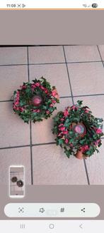 2 decoratief gevulde rotan mandjes (B30 en H10 cm) (zgan), Ophalen, Zo goed als nieuw