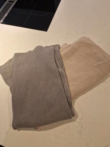 Twee babydekentjes (Jollein en H&M) beschikbaar voor biedingen
