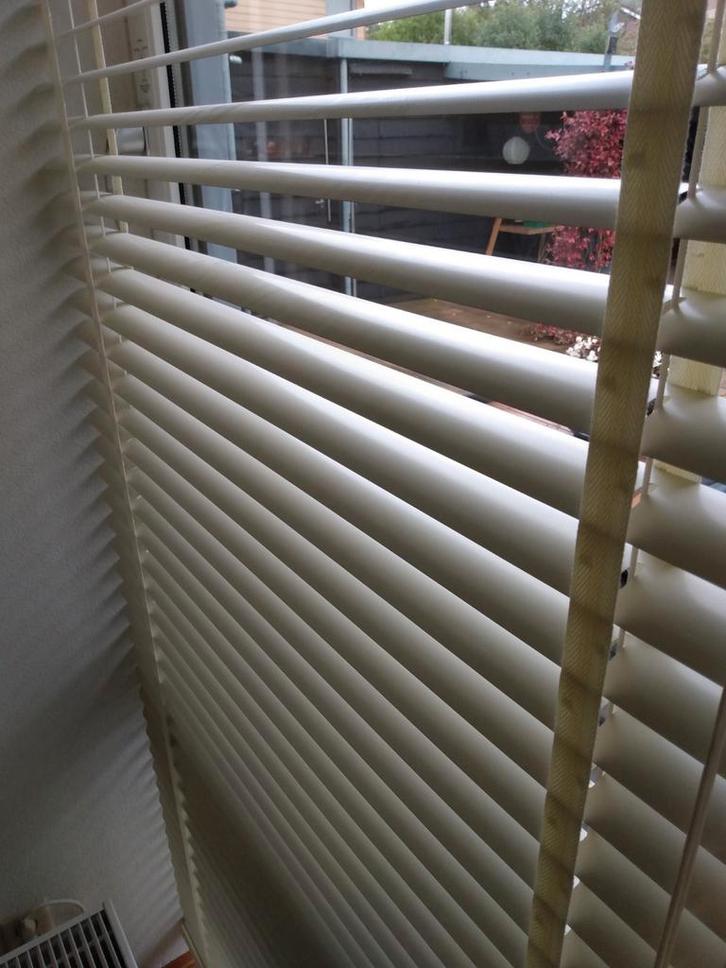 Luxaflex, origineel gebroken wit met band, lamel is 5 cm, Huis en Inrichting, Stoffering | Gordijnen en Lamellen, Zo goed als nieuw