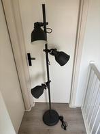 IKEA Hektar staande lamp – 3 spots - donkergrijs, Huis en Inrichting, Lampen | Vloerlampen, Ophalen, Gebruikt, Metaal, 150 tot 200 cm
